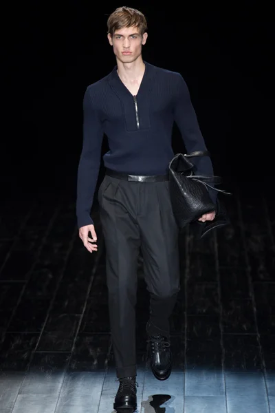 Look 27